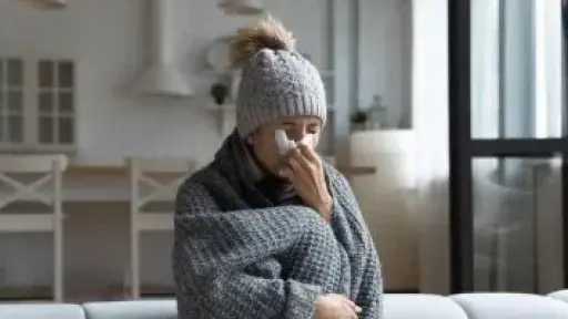 زنجبيل وعسل.. الحل التقليدي الفعال للتغلب على السعال ونزلات البرد