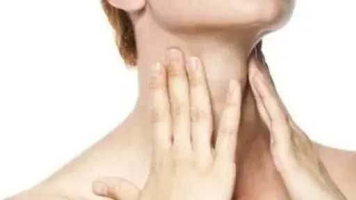 الشواك الأسود.. دليل متكامل لفهم وعلاج بقع الرقبة الداكنة وأسبابها الصحية