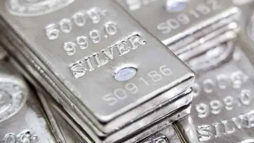بنك ”إتش إس بي سي” يتوقع ارتفاع أسعار الفضة وسط شح المعروض