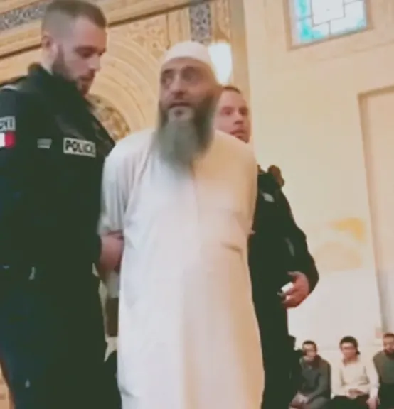 لأول مرة في فرنسا: القبض على إمام مسجد وترحيله لفتوى ضرب النساء
