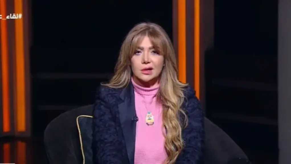 لقاء سويدان تعلن على الهواء إصابتها بالعصب السابع