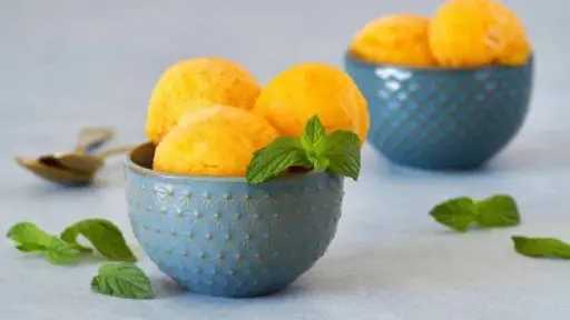 استمتع بنكهة الصيف.. طريقة عمل آيس كريم المانجو المنعش في المنزل بسهولة استمتع بنكهة الصيف.. طريقة عمل آيس كريم المانجو المنعش في المنزل بسهولة