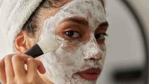 طرق فعالة لترطيب البشرة الجافة في الشتاء باستخدام وصفات طبيعية طرق فعالة لترطيب البشرة الجافة في الشتاء باستخدام وصفات طبيعية