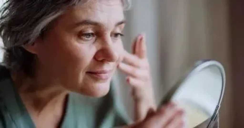 نصائح ذهبية للاستمتاع بمكياج مثالي بعد سن الأربعين