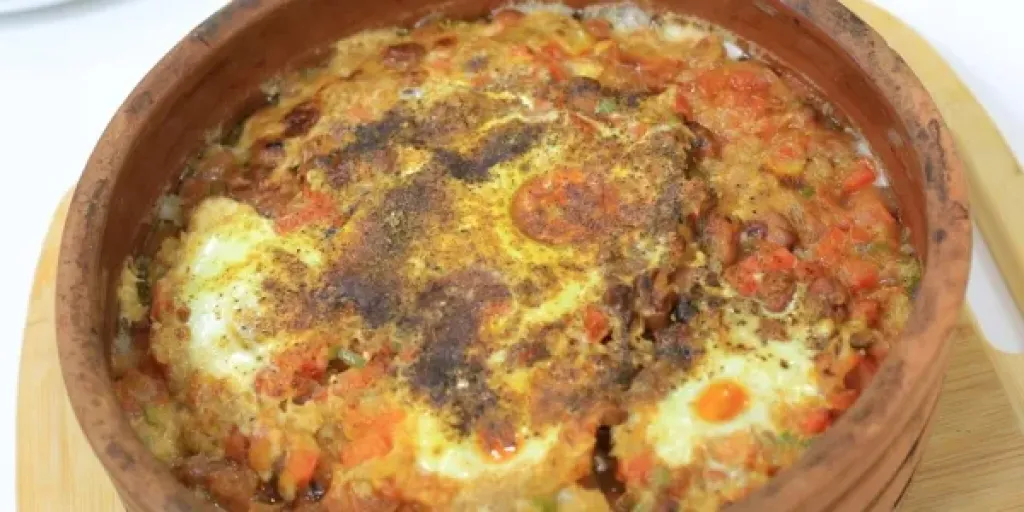 طاجن الفول بالبيض 