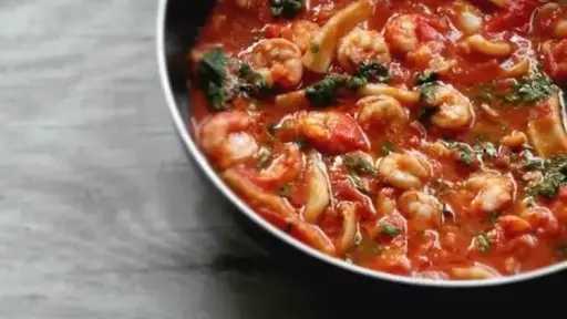 طاجن السبيط.. وجبة شتوية مغذية تمنحك الدفء والطاقة