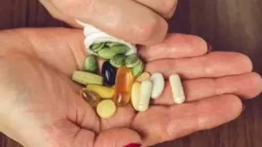 بشرتك وشعرك.. مرآة لصحتك: أعراض نقص الفيتامينات التي يجب الانتباه إليها