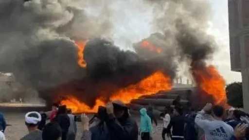 حريق ضخم يلتهم مخزن المواسير البلاستيك فى قرية بالمنوفية والحماية تقطع الكهرباء