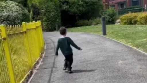 اكتشاف مرض نادر لطفل بريطاني بعد معاناة طويلة مع التشخيص الخاطئ