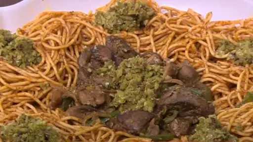 وصفة مبتكرة لطهي الكبد والقوانص مع الإسباجيتي.. مذاق شعبي بلمسة مميزة