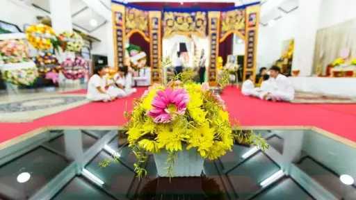 دعوة استثنائية عبر الإنترنت لحضور جنازة تتحول إلى حدث إنساني يتصدر اهتمام الملايين