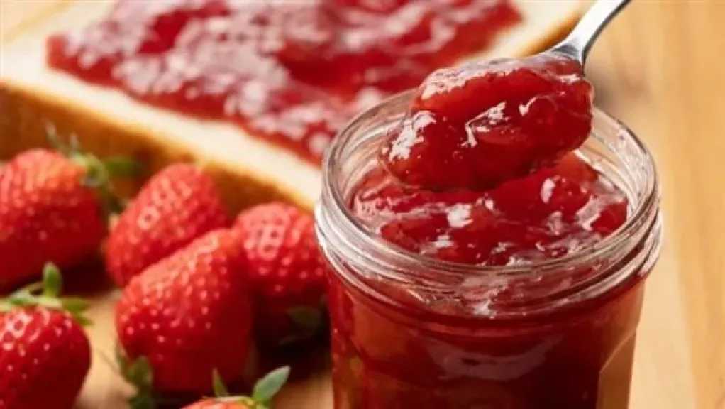 طريقة تحضير مربى الفراولة في المنزل.. استمتع بألذ وصفة صحية وسهلة