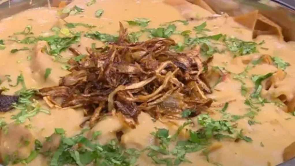 فتة العدس.. وصفة شتوية اقتصادية تُشعرك بالدفء