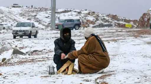 الطقس اليوم.. أمطار متفاوتة واضطراب شديد بالبحر المتوسط وانخفاض بالحرارة