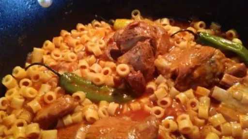 من العدس إلى السحلب.. الأطعمة الشتوية المفضلة على موائد المصريين لمواجهة البرد