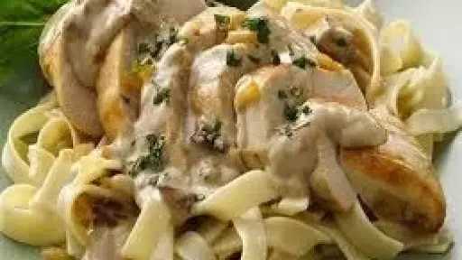وصفة لذيذة وسريعة.. طريقة تحضير مكرونة كريمي بالدجاج والمشروم في طاسة واحدة وصفة لذيذة وسريعة.. طريقة تحضير مكرونة كريمي بالدجاج والمشروم في طاسة واحدة