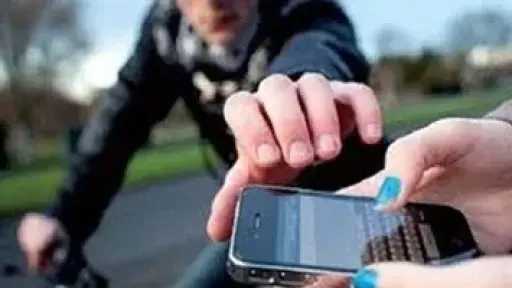 تفاصيل ضبط لص متهم بسرقة هاتف معلمة في العمرانية.. القصة الكاملة للجريمة