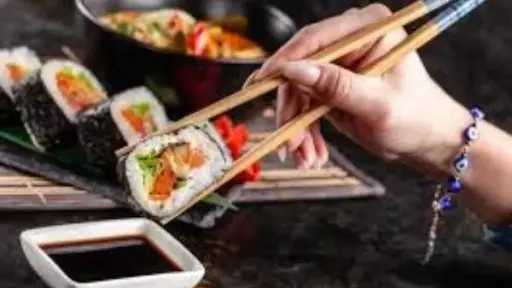 تجربة الطهي الياباني في منزلك.. دليل شامل لتحضير السوشي المثالي بسهولة