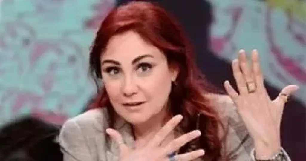 الفنانة شيرين تعلن عن موعد ومكان تتقبل العزاء فى شقيقها