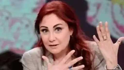 الفنانة شيرين تعلن عن موعد ومكان تتقبل العزاء فى شقيقها