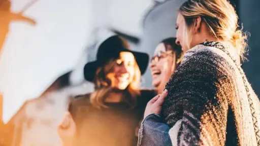 مع تقدم العمر.. السعادة والرضا عن الحياة في أوجها