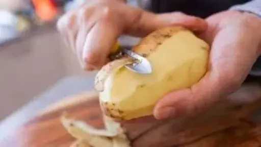 عصير البطاطس.. الحل الطبيعي لاضطرابات المعدة بفوائد مذهلة