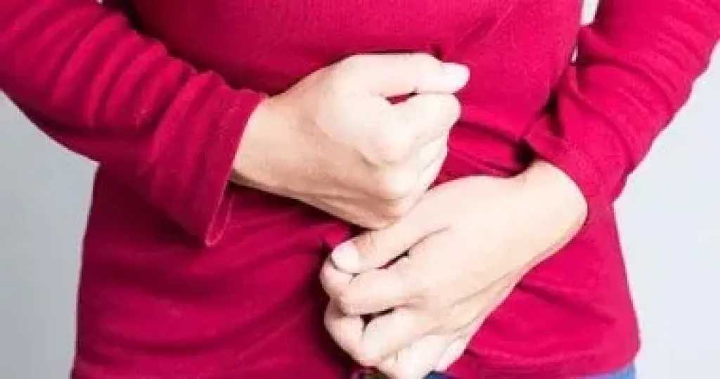 لآلام البطن أوجه متعددة.. متى تصبح خطيرة؟ وكيف تحمين صحتك؟