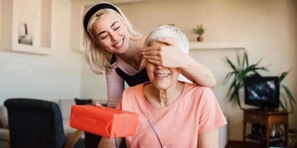 دليلك الذكي لاختيار الهدية المثالية للحماة وفق شخصيتها