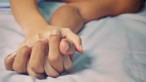 ما هو تفسير حلم رؤية الزوج مع امرأة أخرى في المنام؟