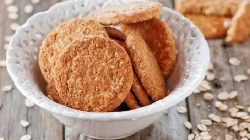 من غير زيادة في الوزن.. طريقة مبتكرة لتحضير بسكويت الشوفان الصحي