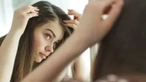 الشيب المبكر بين الشباب.. انعكاس لأنماط الحياة الحديثة أم أسباب وراثية؟