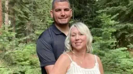 معجزة الأمومة بعد الأربعين: كيف غيّر النظام الغذائي حياة مولي براون وأنجبها توأمًا بعد محاولات مضنية