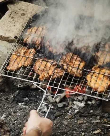 طريقة شهية لتحضير الدجاج المسحب المشوي على الفحم بنكهة مدخنة لا تقاوم