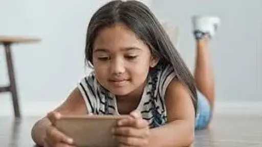 الهواتف الذكية والأثر المزعج.. كيف أصبح الإدمان عليها وباءً حديثًا؟ الهواتف الذكية والأثر المزعج.. كيف أصبح الإدمان عليها وباءً حديثًا؟