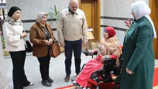 لفتة إنسانية.. محافظ القليوبية يحقق أمنية سيدة من ذوي الهمم بتوفير كرسي... لفتة إنسانية.. محافظ القليوبية يحقق أمنية سيدة من ذوي الهمم بتوفير كرسي متحرك كهربائي