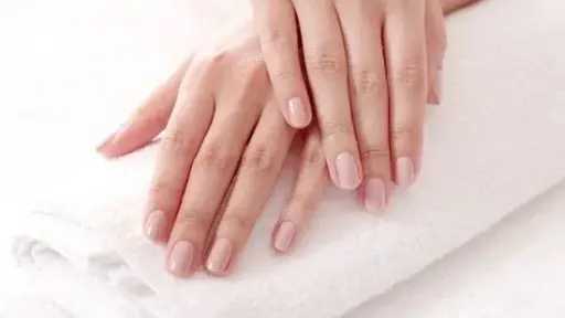 دليل العناية بالأظافر.. وصفات طبيعية فعالة لتقويتها وتحسين مظهرها دليل العناية بالأظافر.. وصفات طبيعية فعالة لتقويتها وتحسين مظهرها