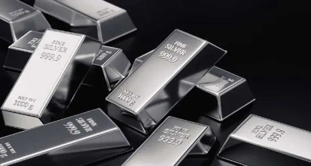 قفزة تاريخية.. الفضة تبلغ مستوى 100 دولار للأونصة عالميًا