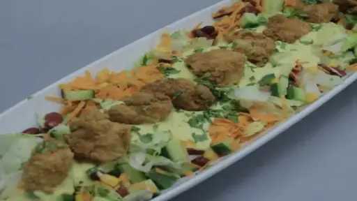 سلطة الدجاج المقرمشة.. طبق شهي ولذيذ سيأسر قلوب ضيوفك وأفراد أسرتك