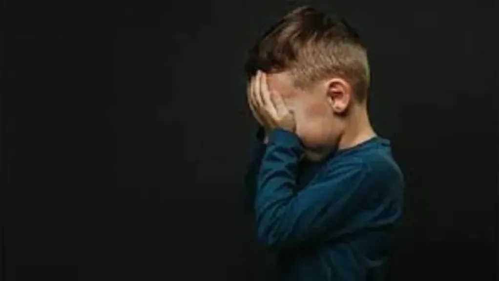 أنت فاشل.. ما أخطر جملة قد تقولها الأم لطفلها دون أن تدرك عواقبها النفسية؟