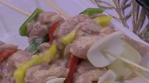 استعدي لشهر رمضان بخطوات سهلة لتحضير وتخزين شيش طاووق بالتتبيلة اللذيذة استعدي لشهر رمضان بخطوات سهلة لتحضير وتخزين شيش طاووق بالتتبيلة اللذيذة