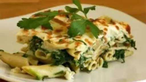 وصفة مكرونة بالجبن والسبانخ.. طبق سريع التحضير بطعم لا يقاوم في 10 دقائق