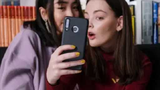 فتيات جيل زد.. الجيل الرقمي الذي يعيد تعريف أسلوب الحياة والعمل