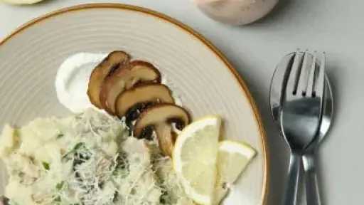 وصفة سحرية.. الأرز الكريمي بالمشروم وصوص الليمون لعشاق التميز والطعم الغني وصفة سحرية.. الأرز الكريمي بالمشروم وصوص الليمون لعشاق التميز والطعم الغني