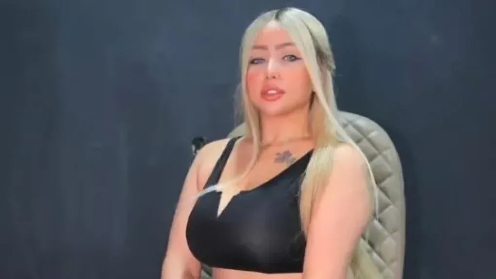 الراقصة بوسي 