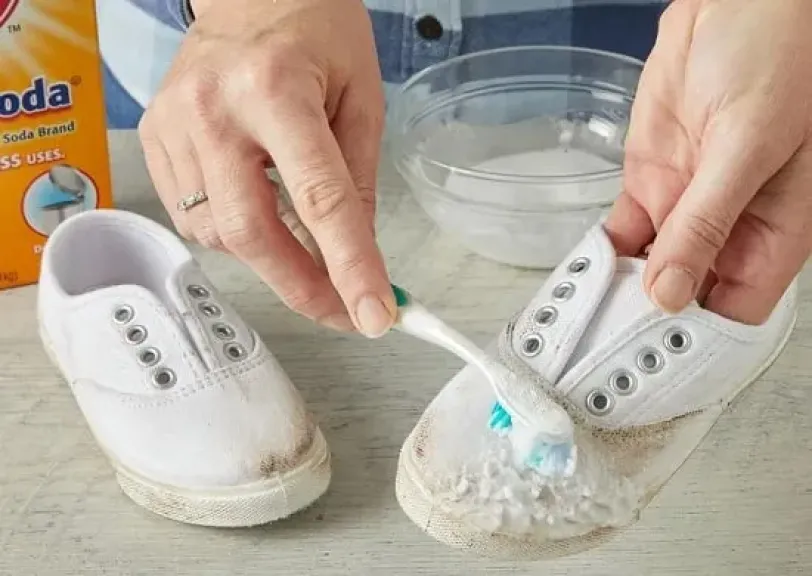 الأحذية البيضاء