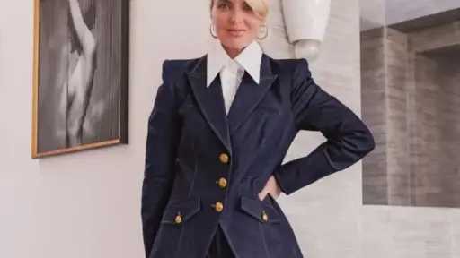 أفكار تنسيق البليزر الجينز لإطلالة أنيقة ومتجددة.. إرشادات عملية لعام 2026