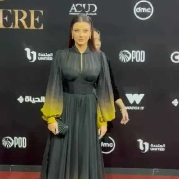 رضوى الشربيني تتألق على الريد كاربت في حفل المتحدة للخدمات الإعلامية