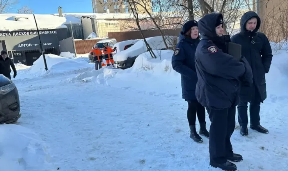 مصرع امرأة جراء سقوط كتلة جليدية من سطح مبنى سكني في موسكو