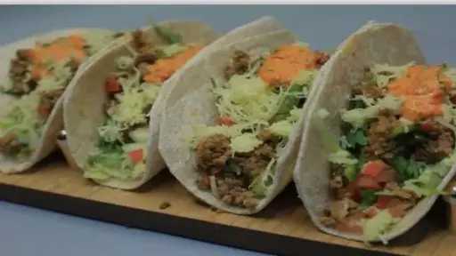 تاكو باللحمة.. وجبة شهية تجمع بين النكهة والمكونات الطازجة تاكو باللحمة.. وجبة شهية تجمع بين النكهة والمكونات الطازجة