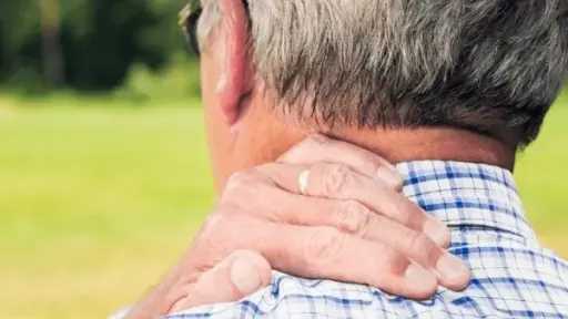 خمسة أسباب شائعة لآلام الرقبة والكتف وكيفية التعامل معها